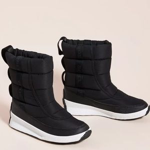 Sorel Out N About Puffy Mid waterproof black boots size 9